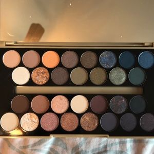 Makeup Revolution Fortune Favors The Brave Palette